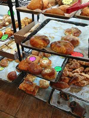 Bakery La Brioche Cafe
