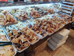 Bakery La Brioche Cafe