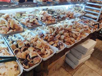 Bakery La Brioche Cafe