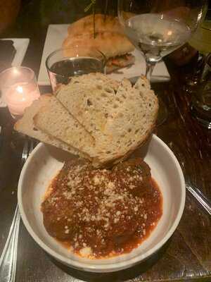 8th Street Wine Cellar