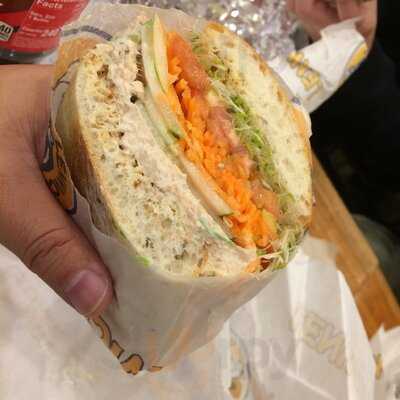 Lenny's Sub Shop
