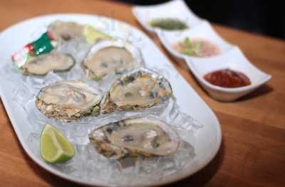 Maderos Latin Grill & Bar