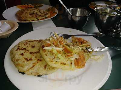 Pupuseria El Mirador