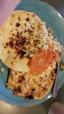 Pupuseria El Mirador