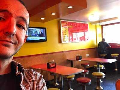 Lucky's Famous Burgers