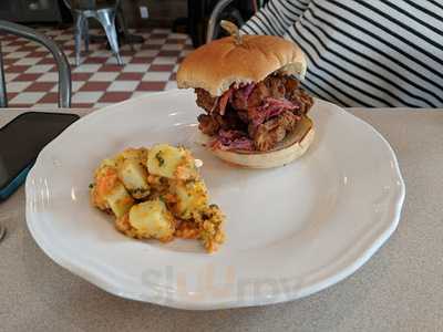 Sumner's Luncheonette