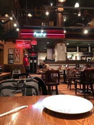 Pizzeria Uno Chicago - E. 86th