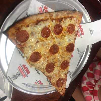 Big Mama's And Papa's Pizzeria