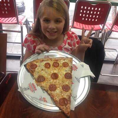 Big Mama's And Papa's Pizzeria
