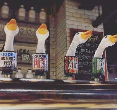 Goose Island Pub