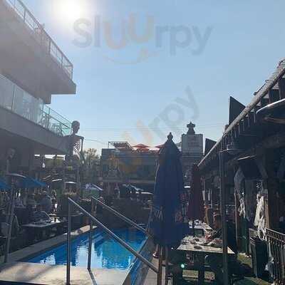 Deuce's Beer & Burger Bar