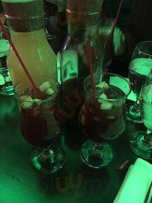 809 Sangria Bar & Grill