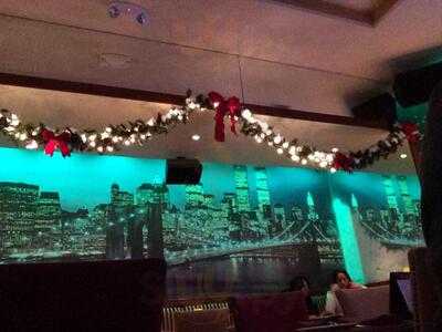 Ashton's Bar & Restaurant