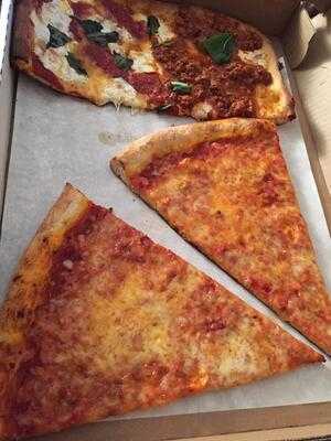 Nonna's L.e.s. Pizzeria