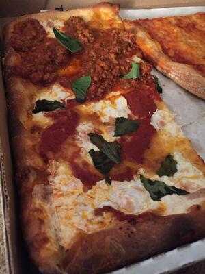 Nonna's L.e.s. Pizzeria