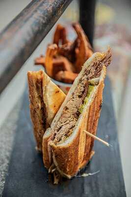 La Fonda (formerly Fonda Boricua)