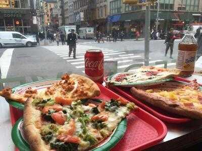 Famous Famiglia Pizzeria