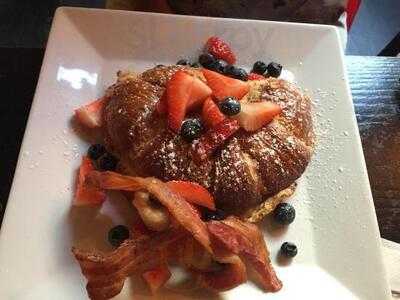 Uptown Lounge & Restaurant