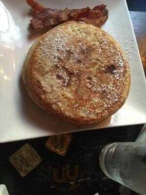 Uptown Lounge & Restaurant