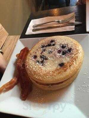 Uptown Lounge & Restaurant