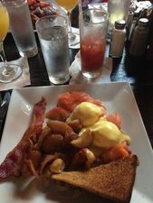 Uptown Lounge & Restaurant