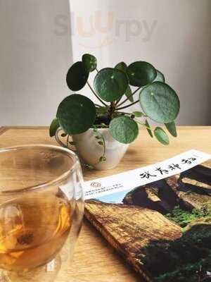 Floating Mountain Tea House + Gallery