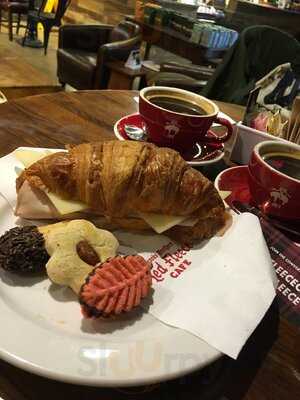 Brooks Brothers Red Fleece Cafe