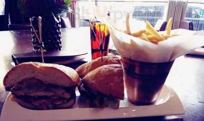 The Stinger Cocktail Bar & Kitchen