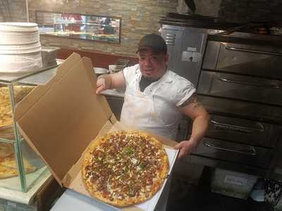 B&w Deli And Pizzeria