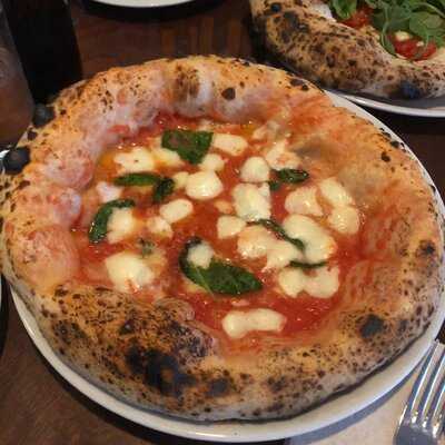 Una Pizza Napoletana