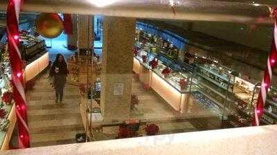 Cafe Guy And Gallard