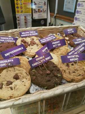 Insomnia Cookies