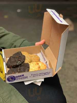 Insomnia Cookies