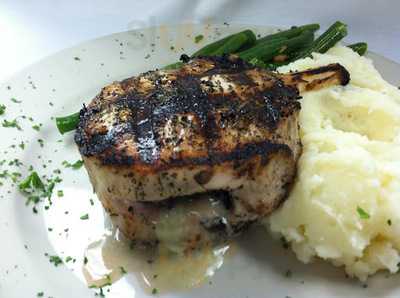 Maui And Sons Bar & Grill