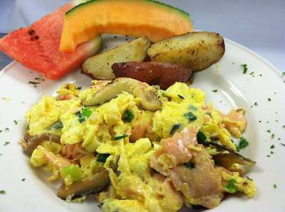 Maui And Sons Bar & Grill