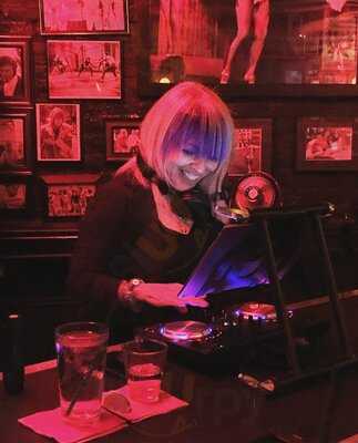 Ethyl's Alcohol & Food