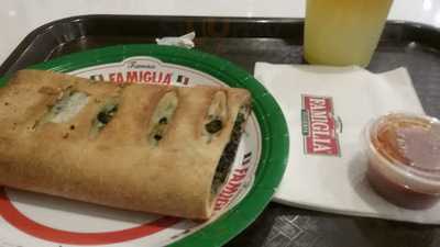 Famous Famiglia Pizzeria