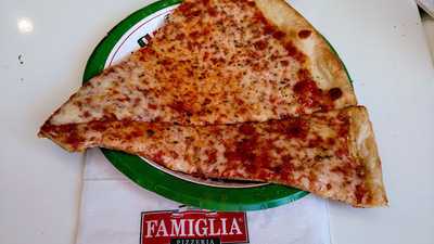 Famous Famiglia Pizzeria