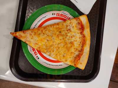 Famous Famiglia Pizzeria