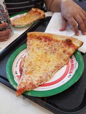 Famous Famiglia Pizzeria