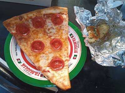 Famous Famiglia Pizzeria