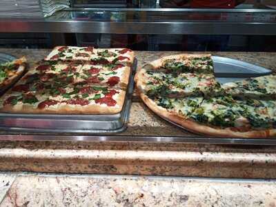 Famous Famiglia Pizzeria
