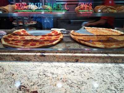 Famous Famiglia Pizzeria