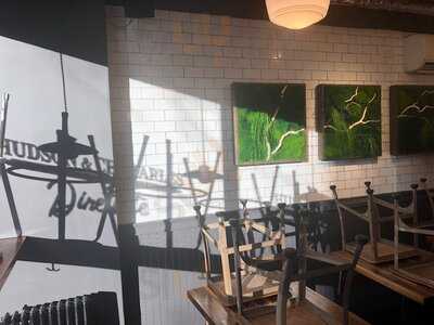 Hudson & Charles Dinette