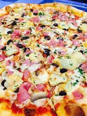 Famous Giannino Pizzeria