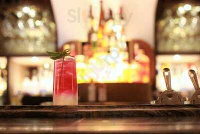 Celon Cocktail Bar & Lounge