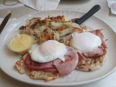 Tudor City Tavern & Marketplace