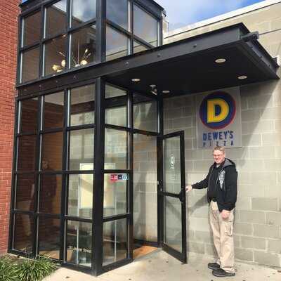 Dewey's Pizza