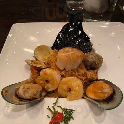 Salar Restaurant And Lounge