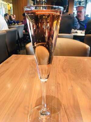 Eno Vino Wine Bar & Bistro